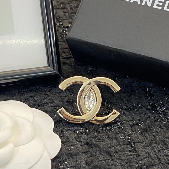 CHANEL Diamond Brooch - Picture 7 of 8